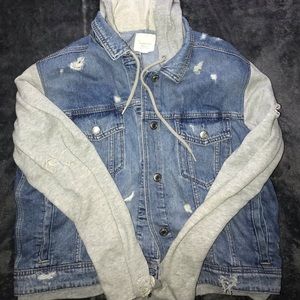 American Eagle Destroyed Jean Jacket, Large